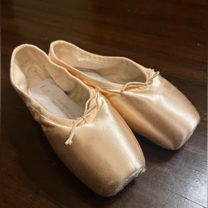 Bloch Sonata Pointe Shoes Size 4B
